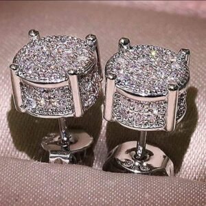 Shiny Round Cubic Zirconia Stud